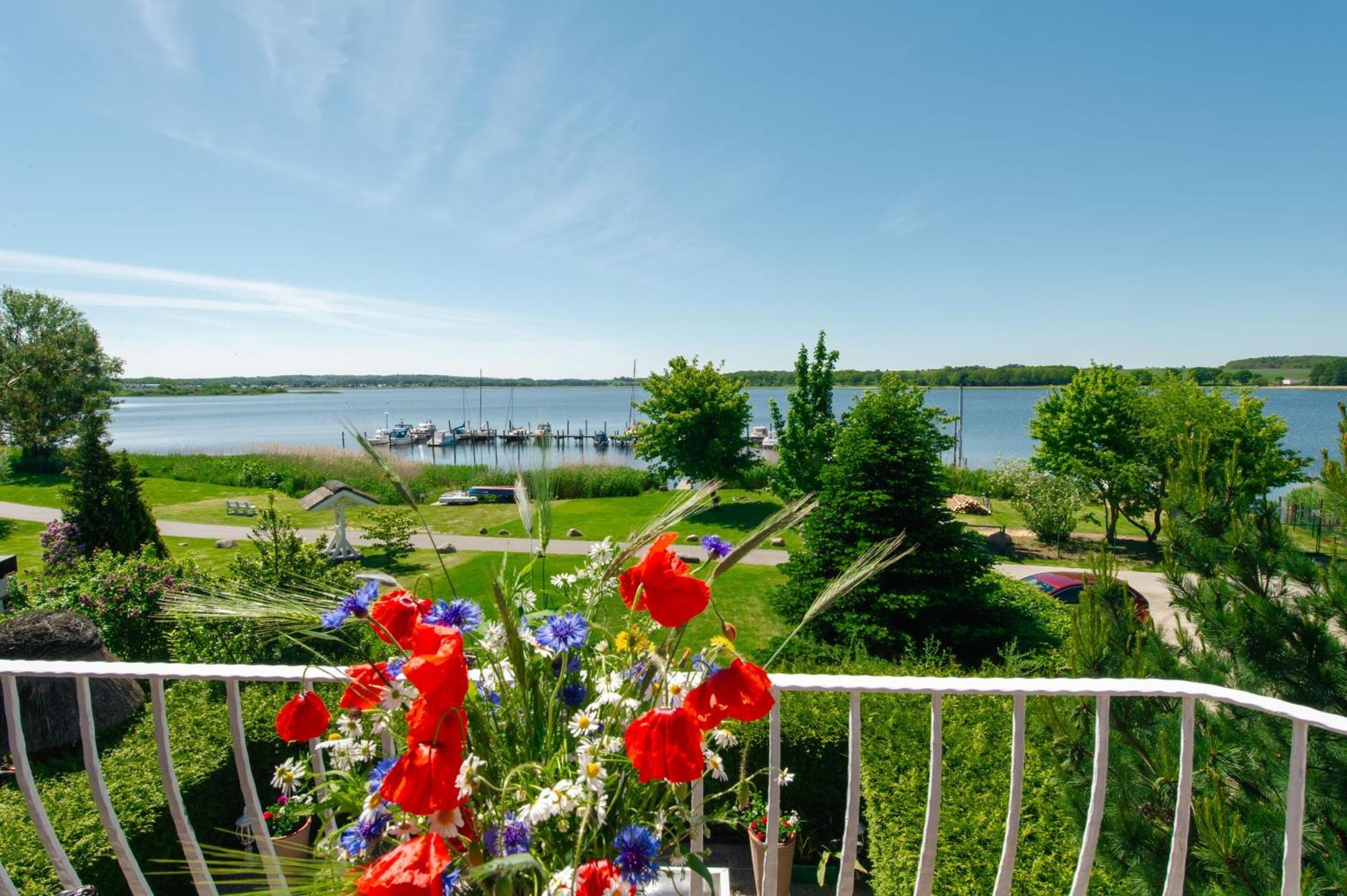 Selliner Ferienappartements Mit Balkon Und Seeblick Екстериор снимка