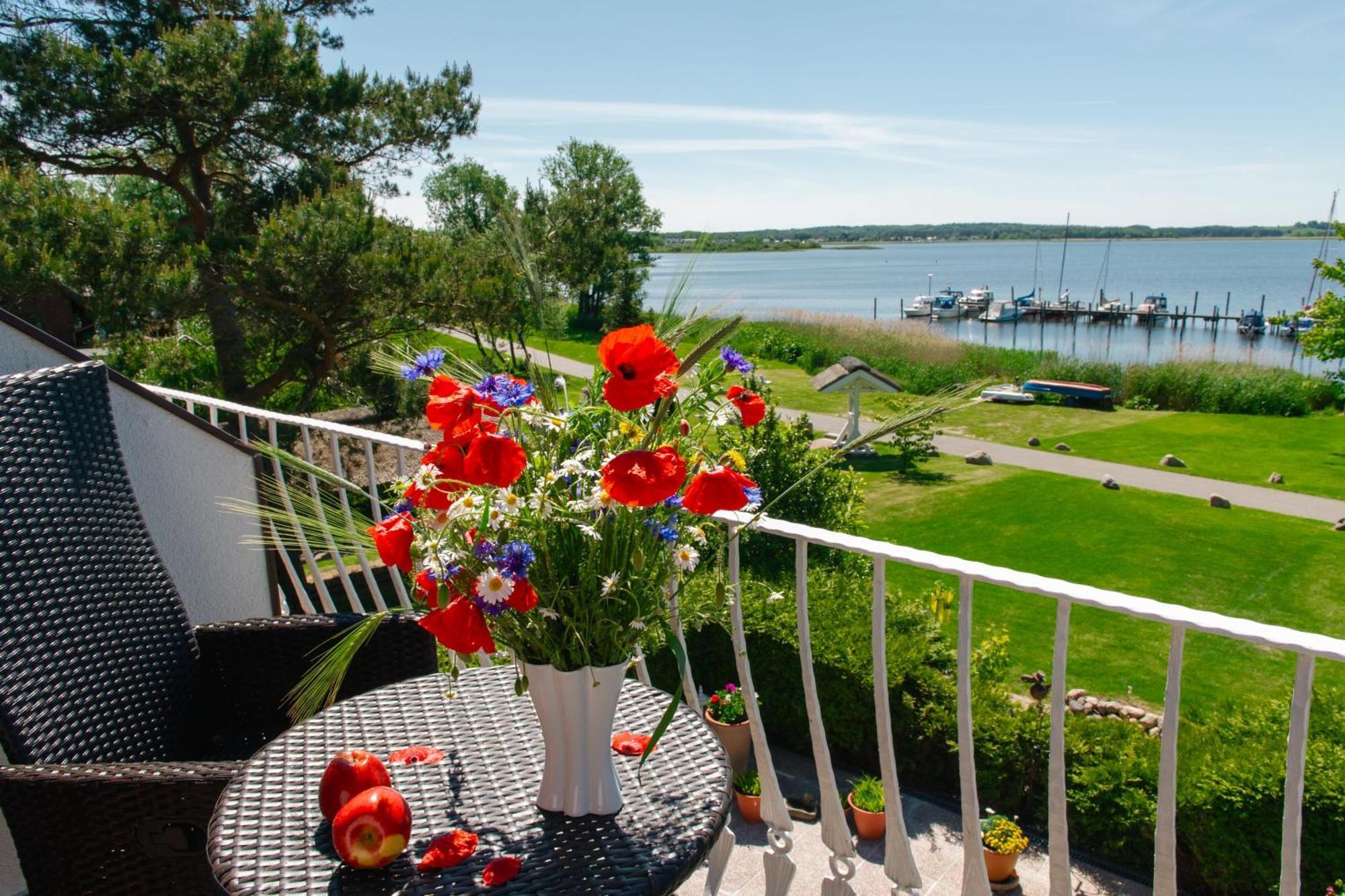 Selliner Ferienappartements Mit Balkon Und Seeblick Екстериор снимка