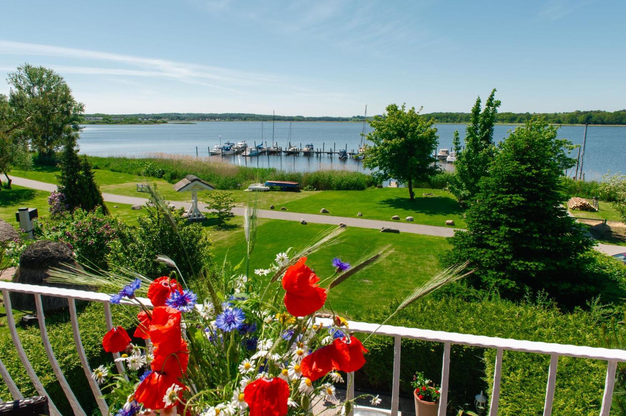 Selliner Ferienappartements Mit Balkon Und Seeblick Екстериор снимка
